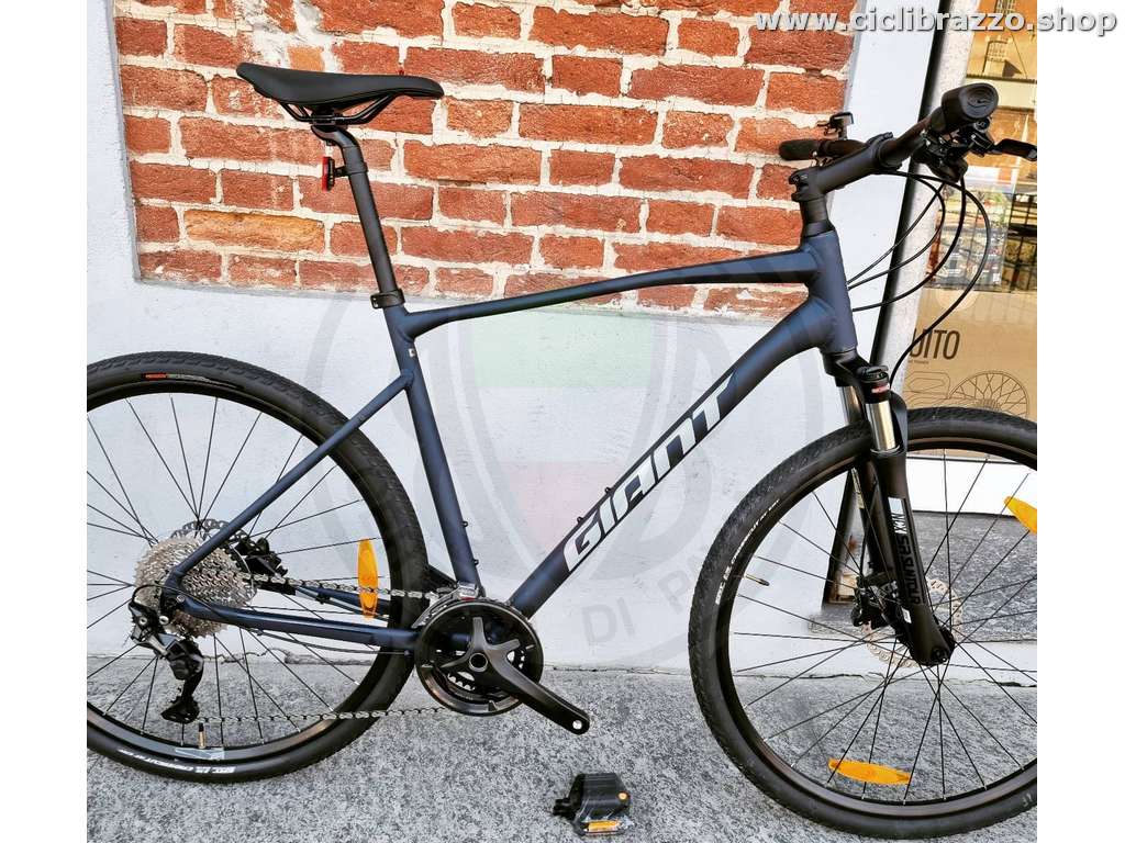 giant roam 1 bicycle GIANT ROAM 1 DISC Adventure Bike 2021