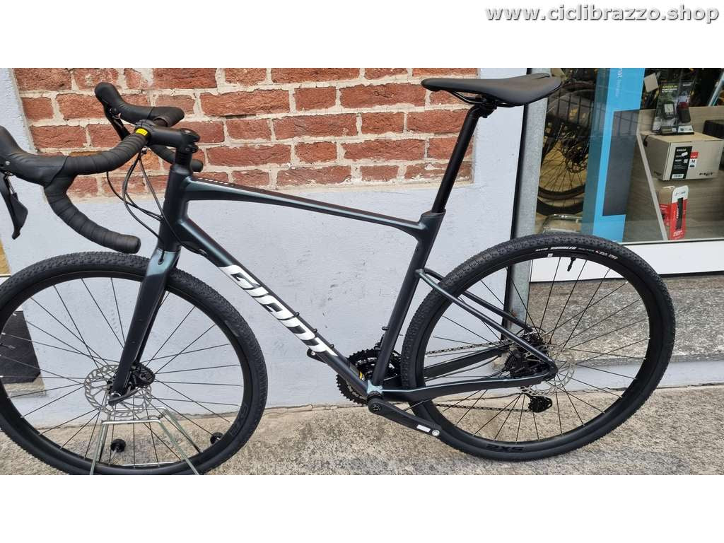 giant gravel bikes 2024 GIANT REVOLT 0